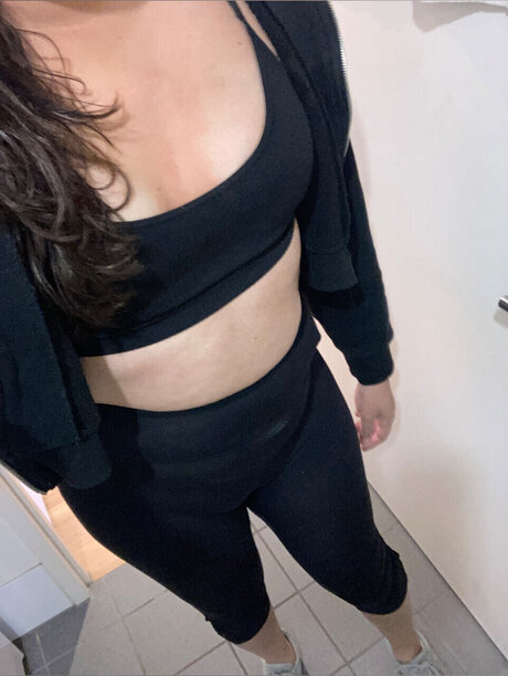 Naakte gelekte OnlyFans-foto van Charchar01