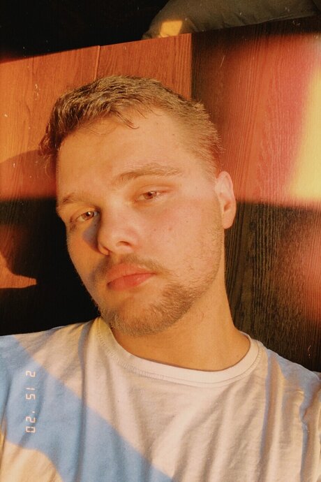 Naakte gelekte OnlyFans-foto van P1sy