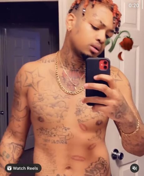 Naakte gelekte OnlyFans-foto van Redtattz