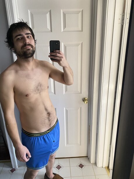 Naakte gelekte OnlyFans-foto van Bieber