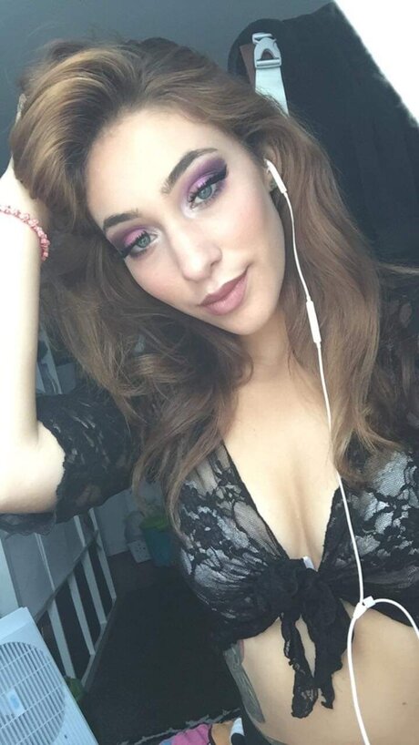 Naakte gelekte OnlyFans-foto van Alicia Hernandez