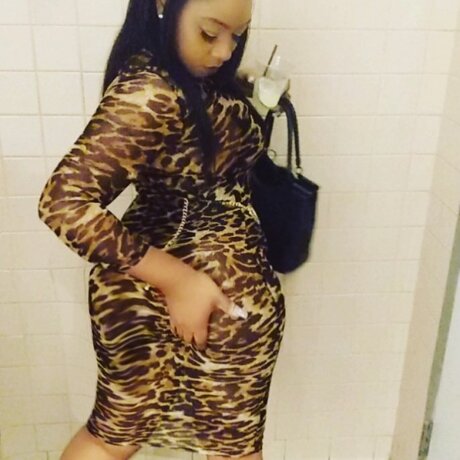 Naakte gelekte OnlyFans-foto van Darealmonae
