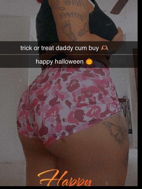 Naakte gelekte OnlyFans-foto van Nevaeh