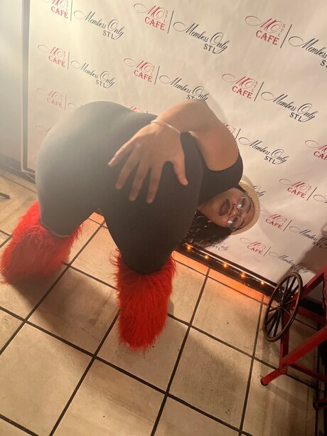 Naakte gelekte OnlyFans-foto van Roya Brazy