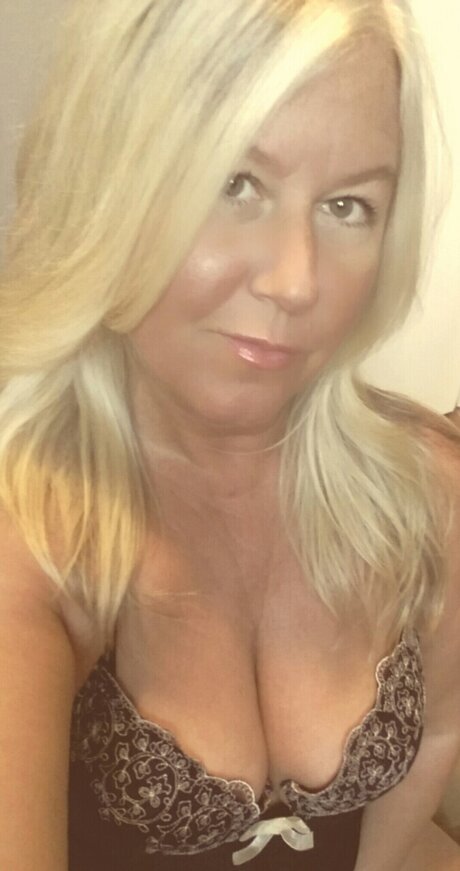 Naakte gelekte OnlyFans-foto van Angie