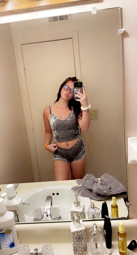Naakte gelekte OnlyFans-foto van Kait