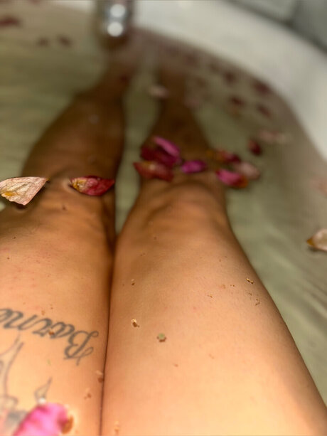 Naakte gelekte OnlyFans-foto van Lexi Sky