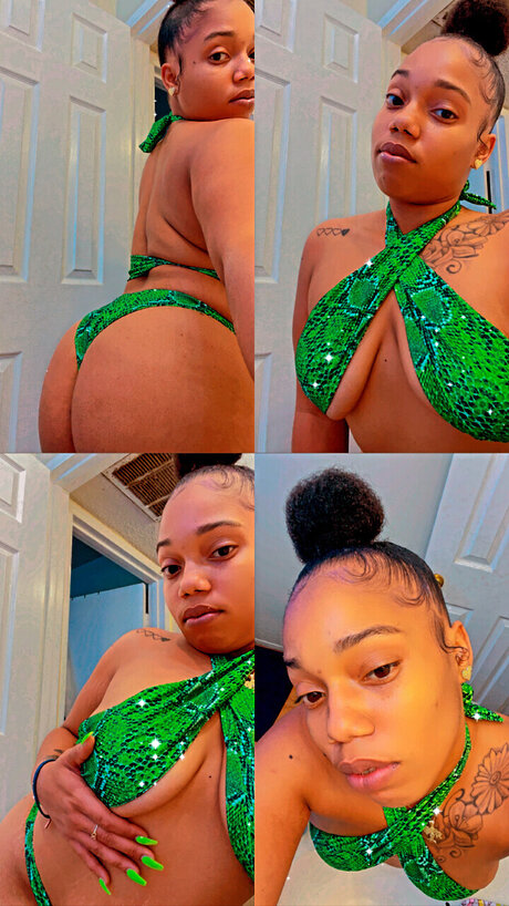 Naakte gelekte OnlyFans-foto van Beautifuluniiquemariie
