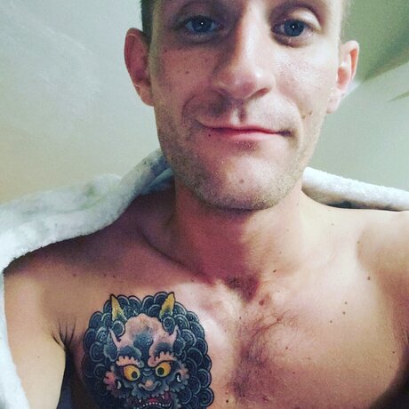 Naakte gelekte OnlyFans-foto van Riley Betz
