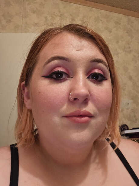 Naakte gelekte OnlyFans-foto van Alliekat