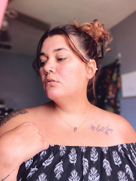 Naakte gelekte OnlyFans-foto van Elphie