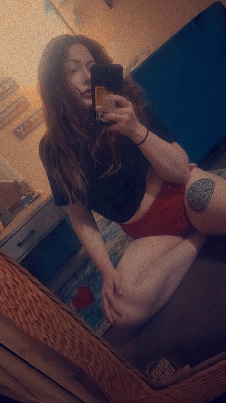 Naakte gelekte OnlyFans-foto van Baby Infidel