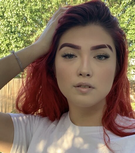Naakte gelekte OnlyFans-foto van Kat