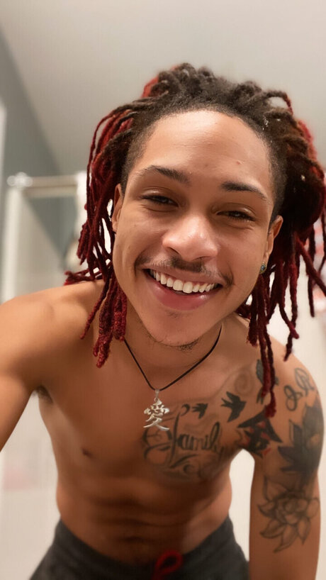 Naakte gelekte OnlyFans-foto van Damon Goodman