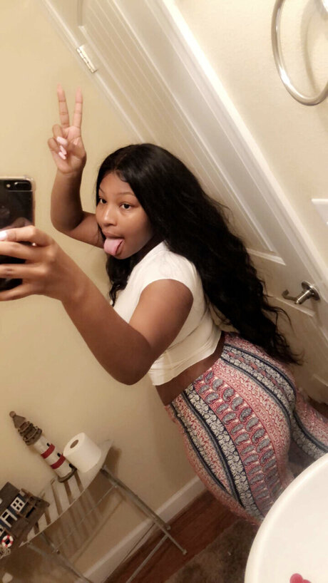 Naakte gelekte OnlyFans-foto van Pretty Pink