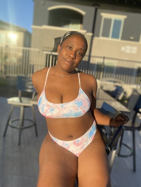 Naakte gelekte OnlyFans-foto van Queenz