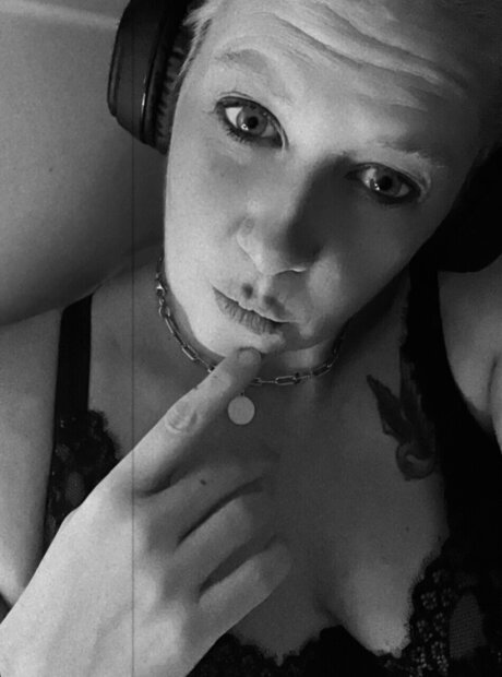 Naakte gelekte OnlyFans-foto van Anna