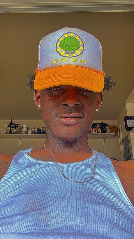 Naakte gelekte OnlyFans-foto van Mister Ouu