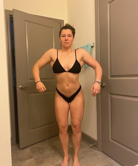 Naakte gelekte OnlyFans-foto van Kaylofit