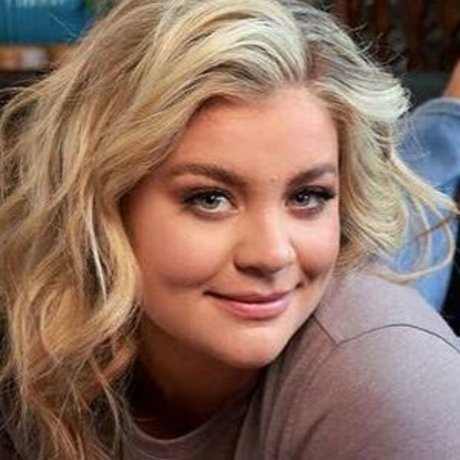 Naakte gelekte OnlyFans-foto van Lauren Alaina