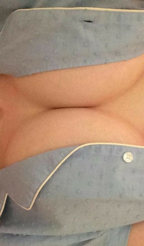 Naakte gelekte OnlyFans-foto van Elita Harkov