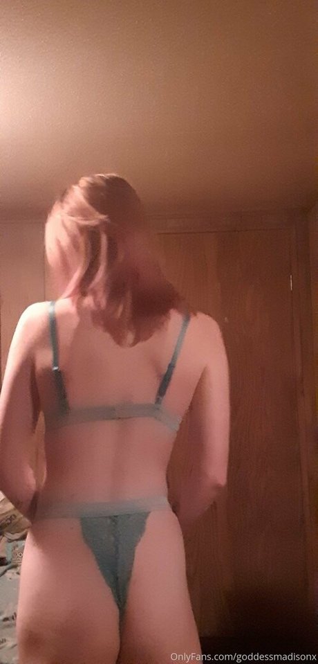 Naakte gelekte OnlyFans-foto van Mommymaddii