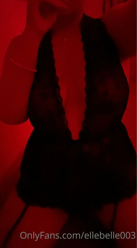 Naakte gelekte OnlyFans-foto van Ellebelle003