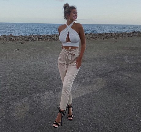 Naakte gelekte OnlyFans-foto van Kngemma