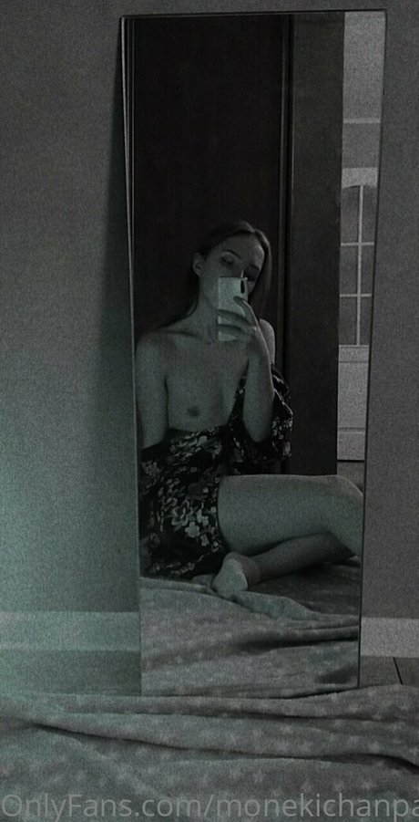 Naakte gelekte OnlyFans-foto van Moneki