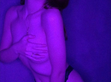 Naakte gelekte OnlyFans-foto van Moneki