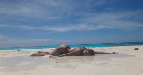 Naakte gelekte OnlyFans-foto van Victorialanz