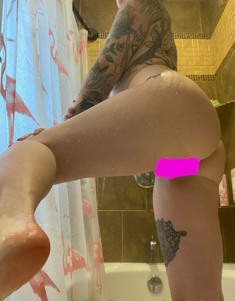 Naakte gelekte OnlyFans-foto van Soraelowen
