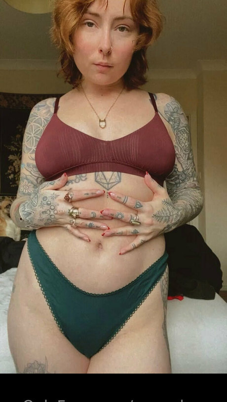 Naakte gelekte OnlyFans-foto van Soraelowen