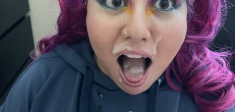 Naakte gelekte OnlyFans-foto van Pixarpornstar