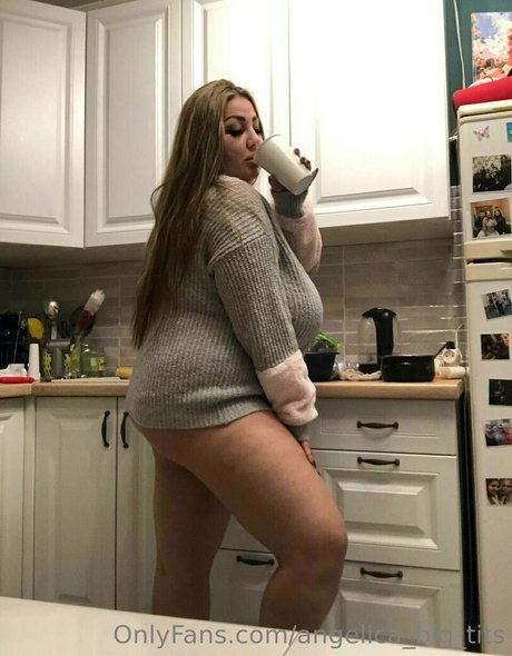 Naakte gelekte OnlyFans-foto van Angelicabigtits