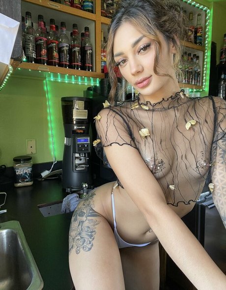 Naakte gelekte OnlyFans-foto van Baristatbaby