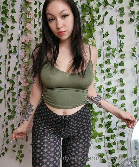 Naakte gelekte OnlyFans-foto van Gothgirlmaya