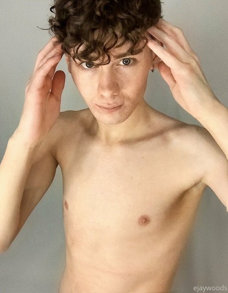 Naakte gelekte OnlyFans-foto van Ejaywoods