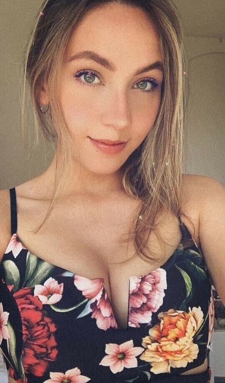 Naakte gelekte OnlyFans-foto van Lais Oening