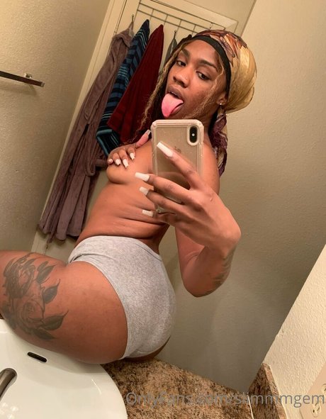 Naakte gelekte OnlyFans-foto van Bootyfulkey