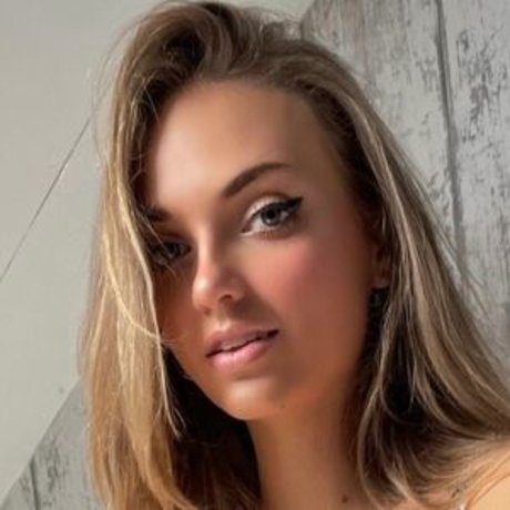 Naakte gelekte OnlyFans-foto van Nienke Fitness