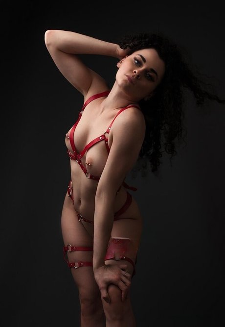 Naakte gelekte OnlyFans-foto van Nude Antilles