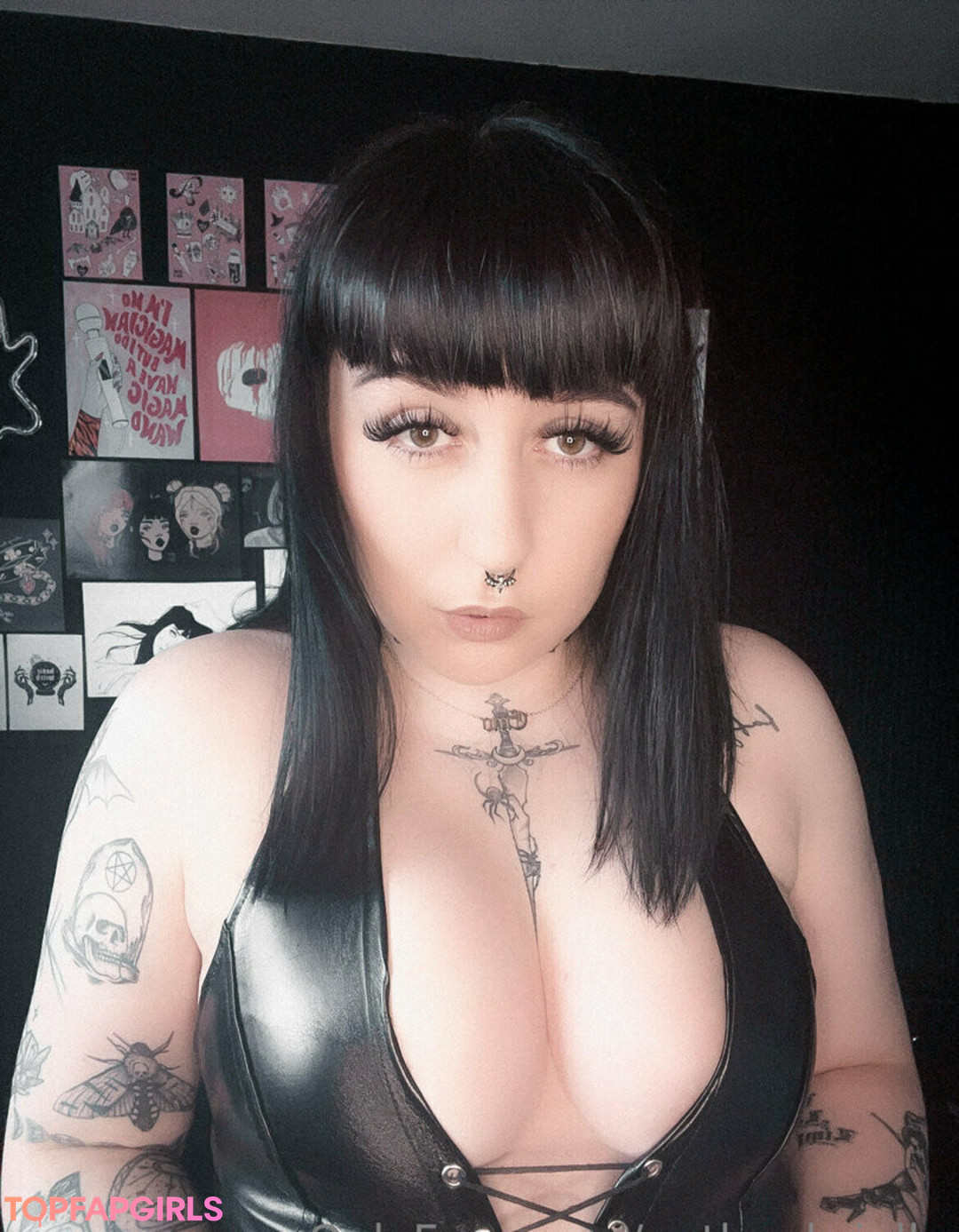 Naakte gelekte OnlyFans-foto van Gothgabriella #10 Naakte gelekte OnlyFans-foto van Gothgabriella #10