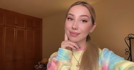 Naakte gelekte OnlyFans-foto van Haileyhope