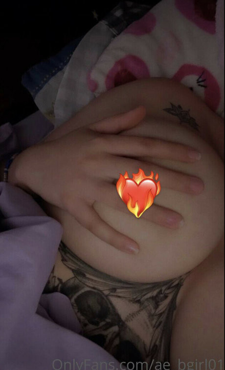 Naakte gelekte OnlyFans-foto van Aebgirl01