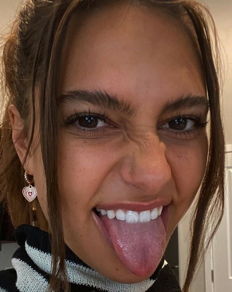 Naakte gelekte OnlyFans-foto van Renee Maudlena Noe