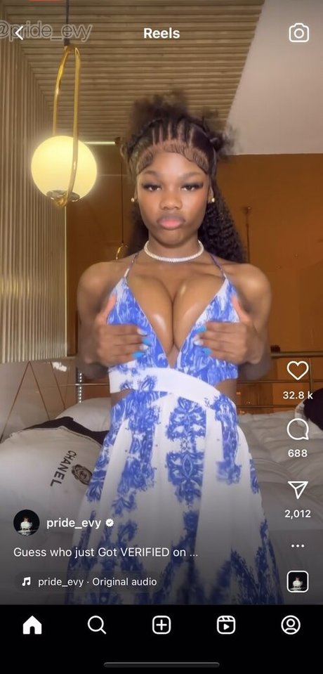 Naakte gelekte OnlyFans-foto van Prideevy