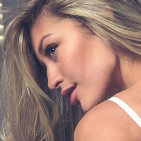 Naakte gelekte OnlyFans-foto van Raygan Marie