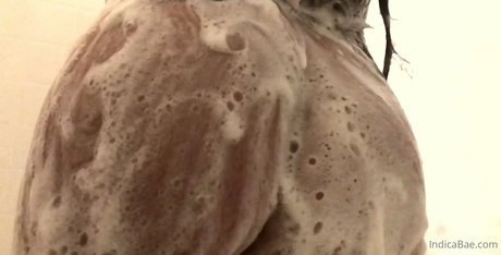 Naakte gelekte OnlyFans-foto van Indica Bae