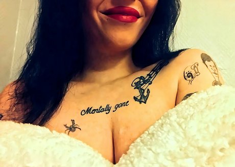 Naakte gelekte OnlyFans-foto van Vesteraalenhotmama